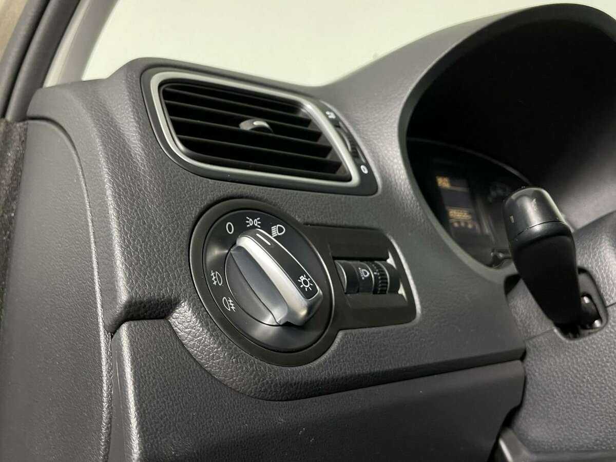 Volkswagen Polo, 2015 Фото №8