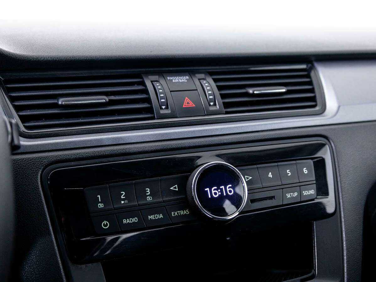 Skoda Rapid, 2017 Фото №17