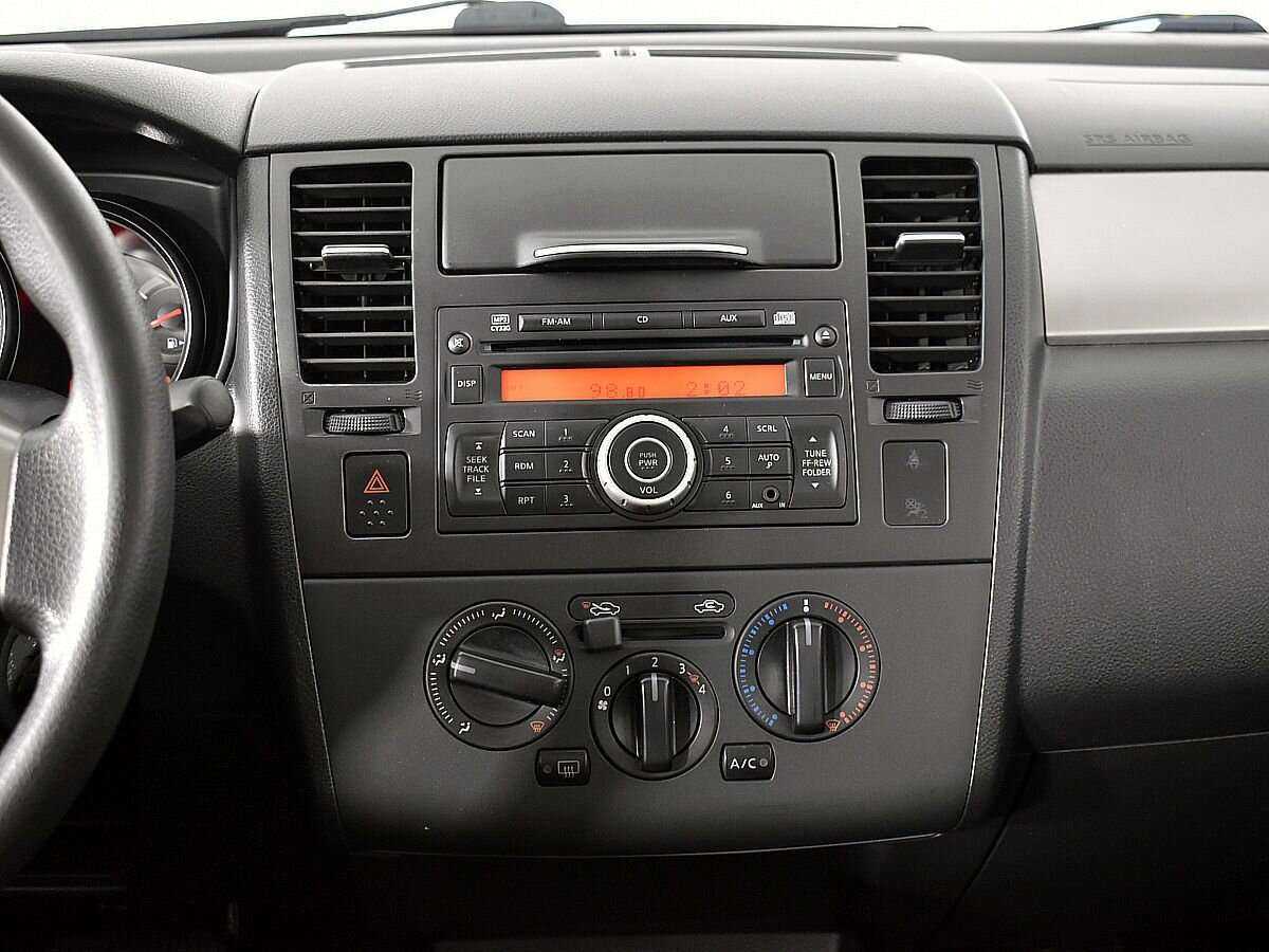 Nissan Tiida, 2013 Фото №13