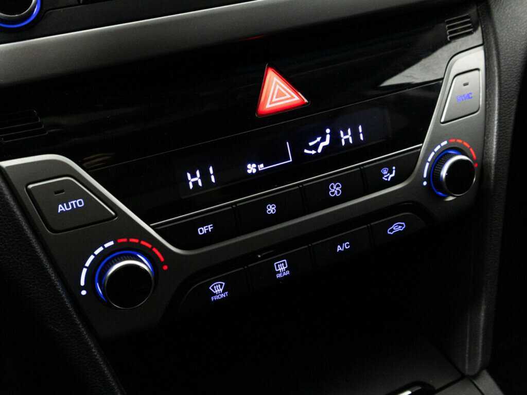 Hyundai Elantra, 2018 Фото №16